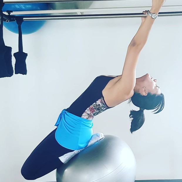 Mariana Felicio posa flexível durante aula de pilates (Foto: Reprodução/Instagram)