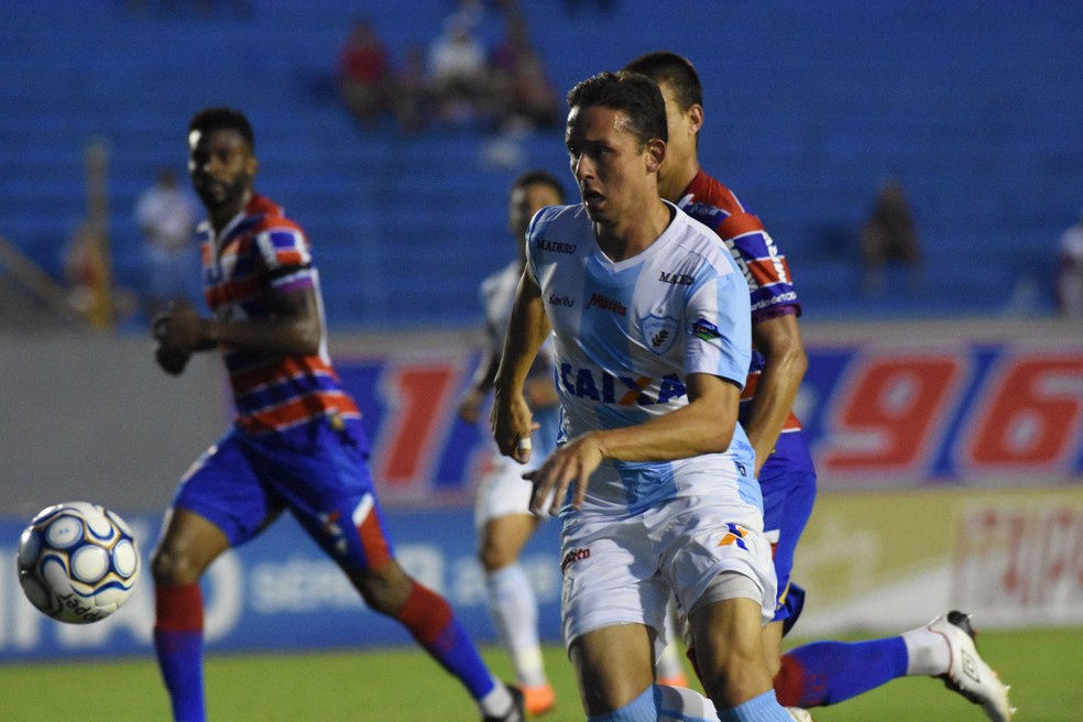 Keirrison defendeu o Londrina no ano passado — Foto: Gustavo Oliveira/Londrina Esporte Clube