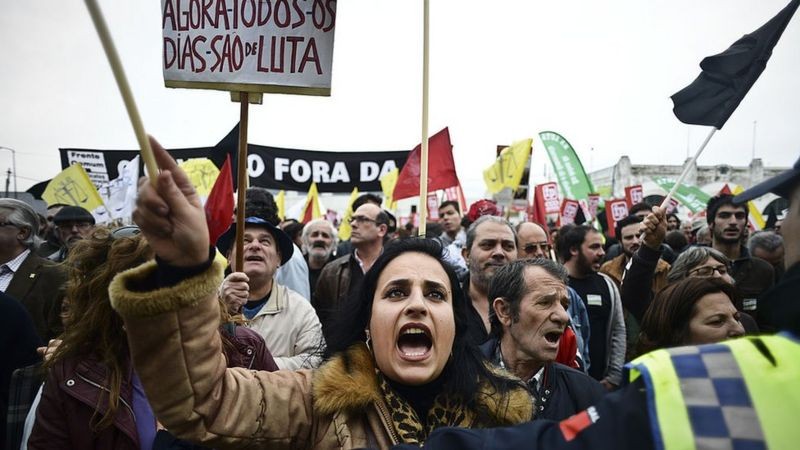 Durante anos da Troika, houve muitos protestos contra medidas de austeridade (Foto: GETTY IMAGES)