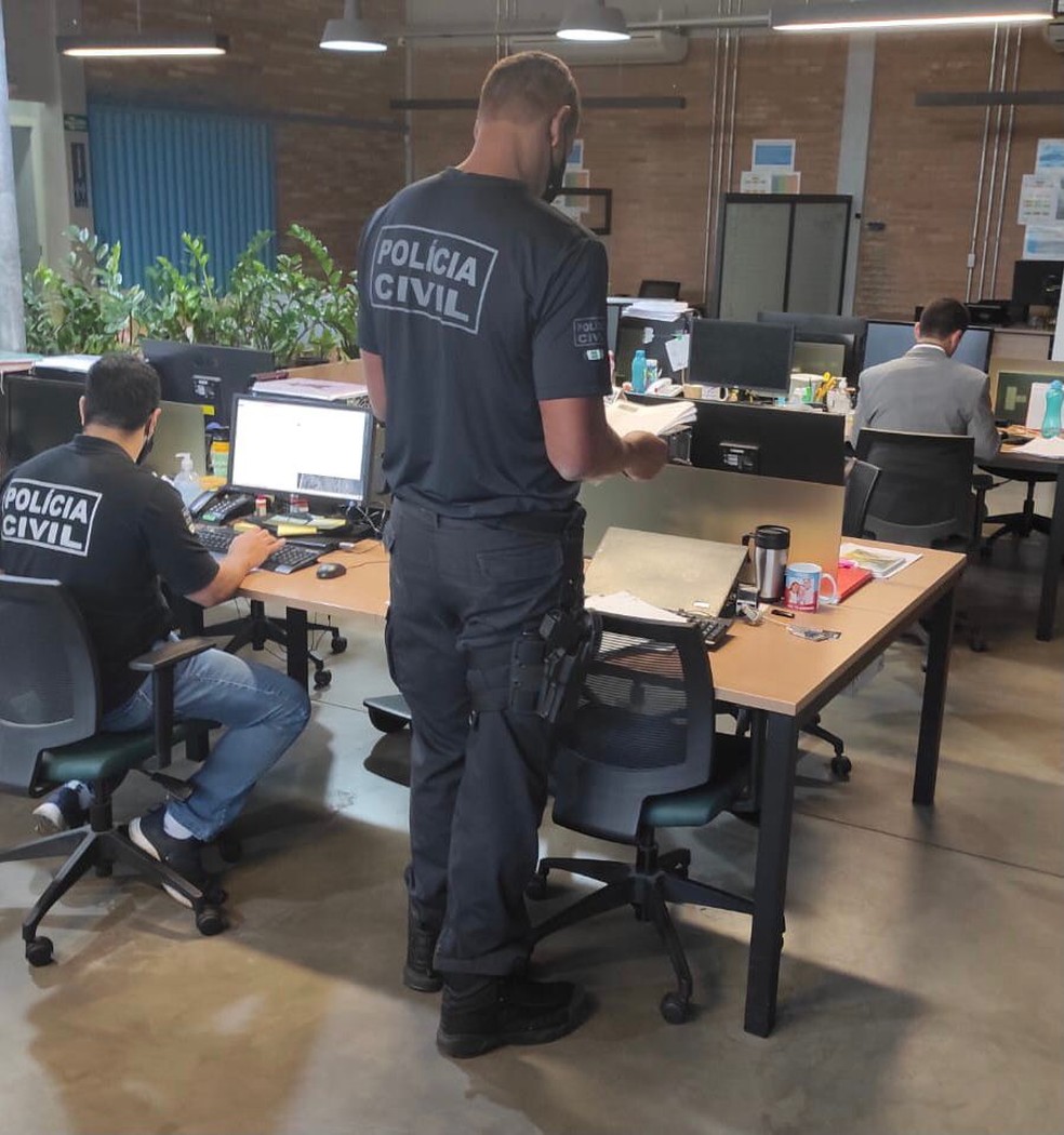 Policiais civis investigam contratos superfaturados firmados pelo Iges-DF — Foto: Reprodução