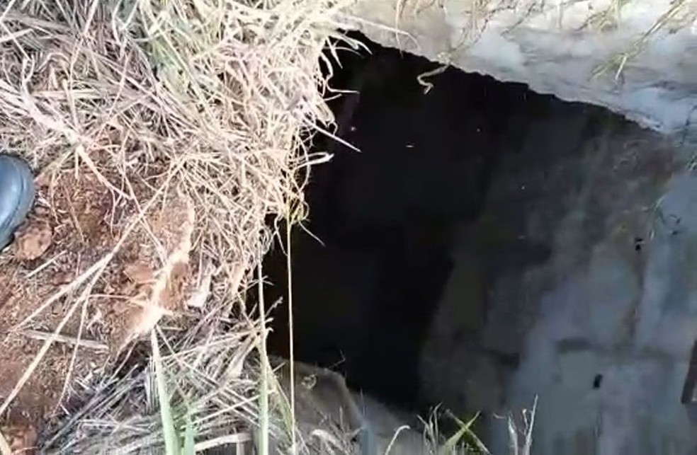 Buraco da casa de máquinas no campus do Instituto Federal de Brasília (IFB), campus Planaltina, no DF — Foto: Arquivo pessoal 