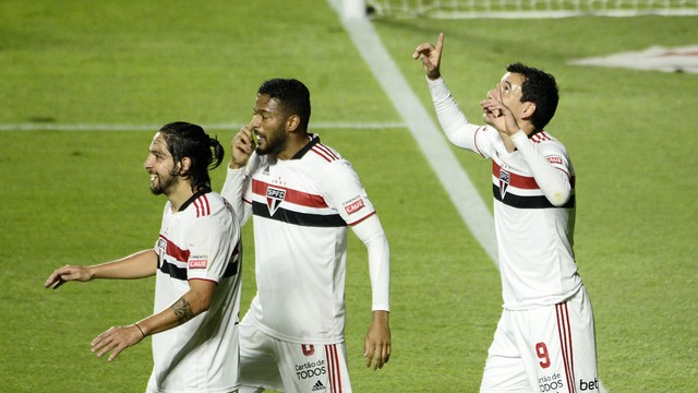 Pablo comemora gol do São Paulo após lindo passe de Benítez