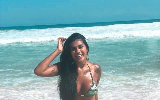 MC Pocahontas reforça bronzeado na praia: "Muito tranquila ...