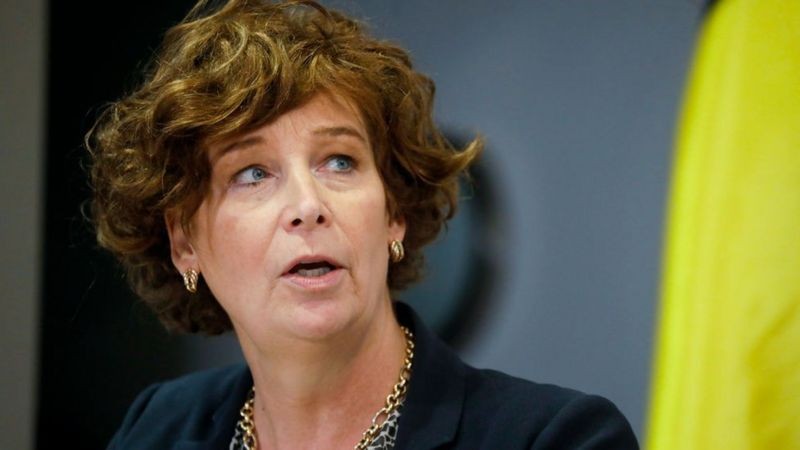 A ministra da Administração Pública da Bélgica, Petra De Sutter, diz que a mudança vai aumentar a eficiência (Foto: AFP via BBC News)
