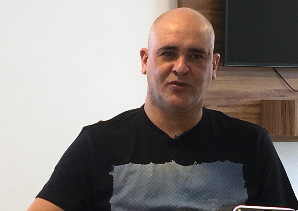 Hospital informa que cirurgia de Marcos foi bem sucedida; ex-goleiro segue na UTI