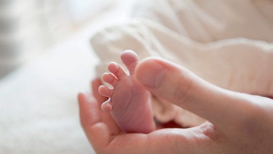 Garanta o contato pele a pele com os pais desde o momento do nascimento