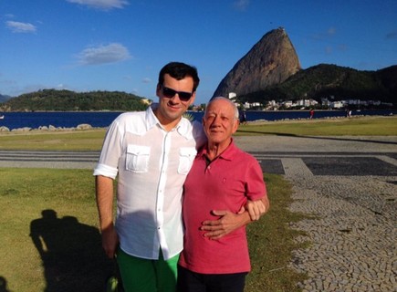 O couturier Sandro Barros e seu pai