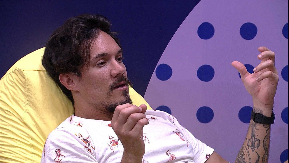 Eliezer pede desculpas para Natália no BBB 22: 'O erro não foi delas, não foi seu, foi meu' — Foto: Globo