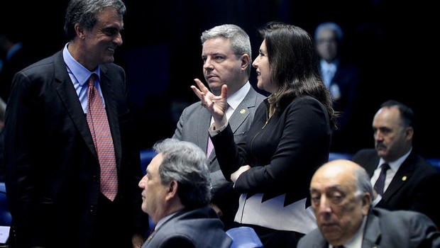 José Eduardo Cardozo, Antonio Anastasia (PSDB-MG) e Simone Tebet (PMDB-MS) (Foto: Marcos Oliveira/Agência Senado)