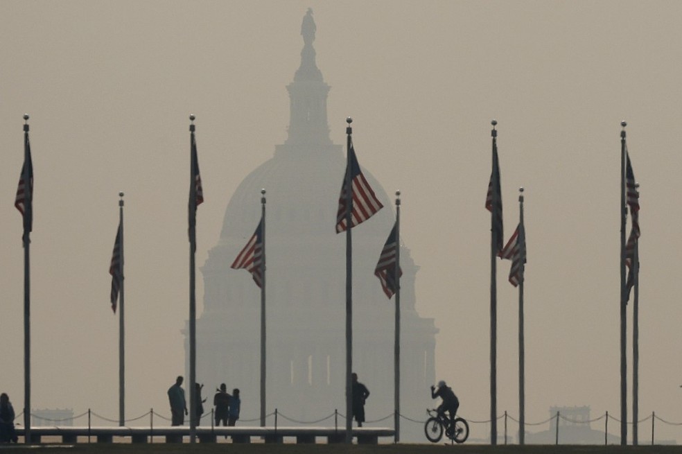 A capital dos EUA, Washington, coberta de fumaça na quarta-feira — Foto: CHIP SOMODEVILLA / Getty Images via AFP