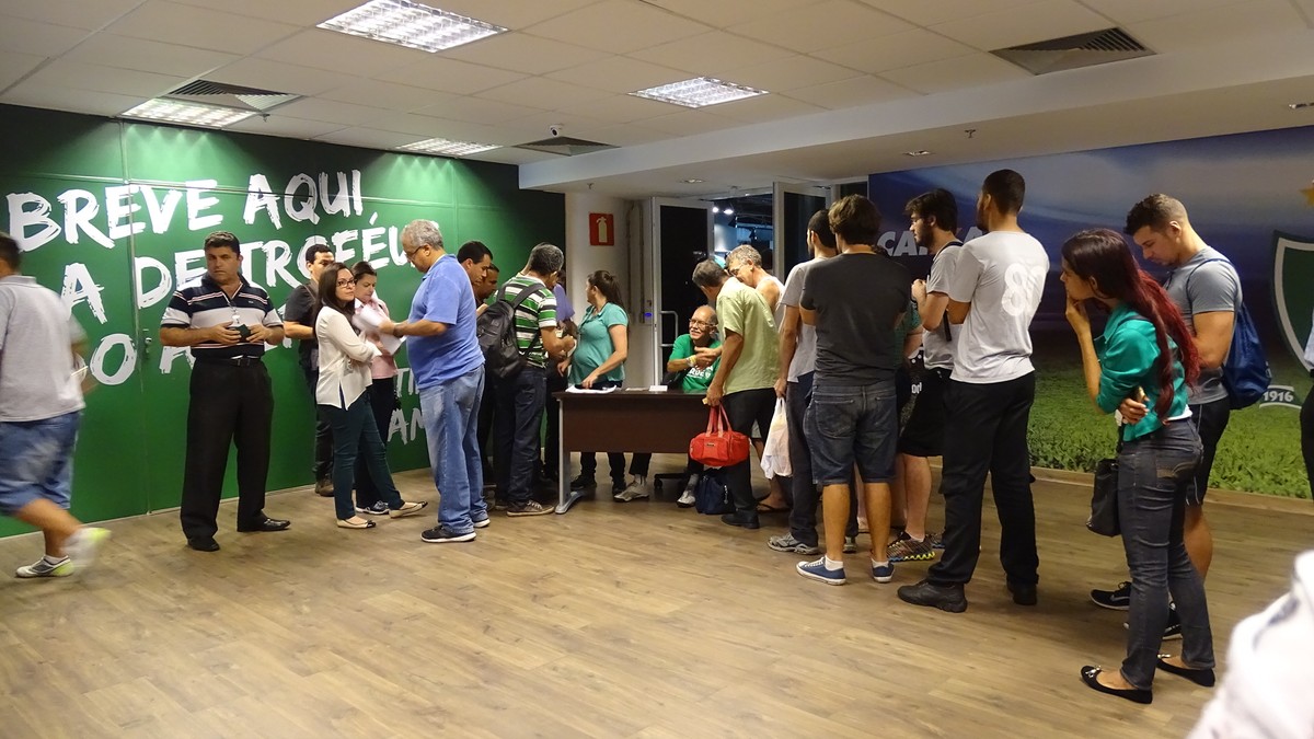 Torcida do América-MG forma fila para lotar Horto, e clube ...