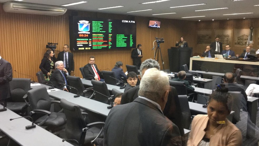 SessÃ£o para aprovaÃ§Ã£o de urgÃªncia do Uber â Foto: HeloÃ­sa GuimarÃ£es/Inter TV Cabugi