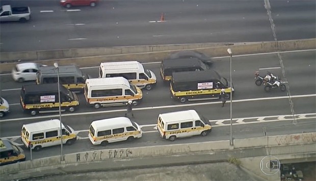 Motoristas de vans protestam em SP (Foto: Reprodução/TV Globo)