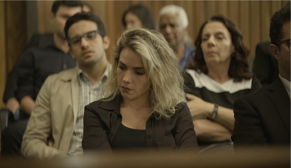 Yohana (Monique Alfradique) não acredita nas palavras de Téo (Rainer Cadete) e termina com ele, em 'A Dona do Pedaço' — Foto: TV Globo