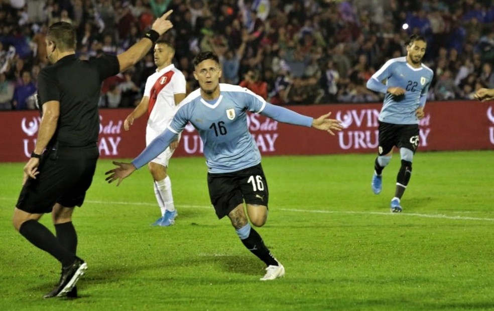 Brian Rodríguez, camisa 16, comemora gol do Uruguai contra o Peru — Foto: Reprodução/Twitter