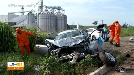 Acidente envolvendo carros de passeio mata uma pessoa na BR-153, próximo a Araguaína