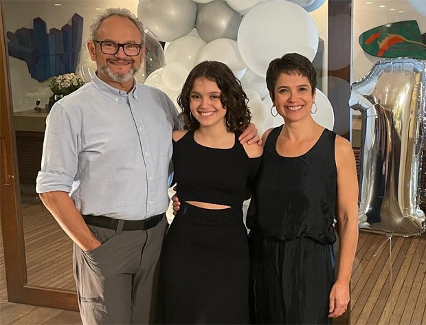 Sandra Annenberg e Ernesto Paglia comemoram 19 anos da filha, Elisa (Foto: Reprodução/Instagram)