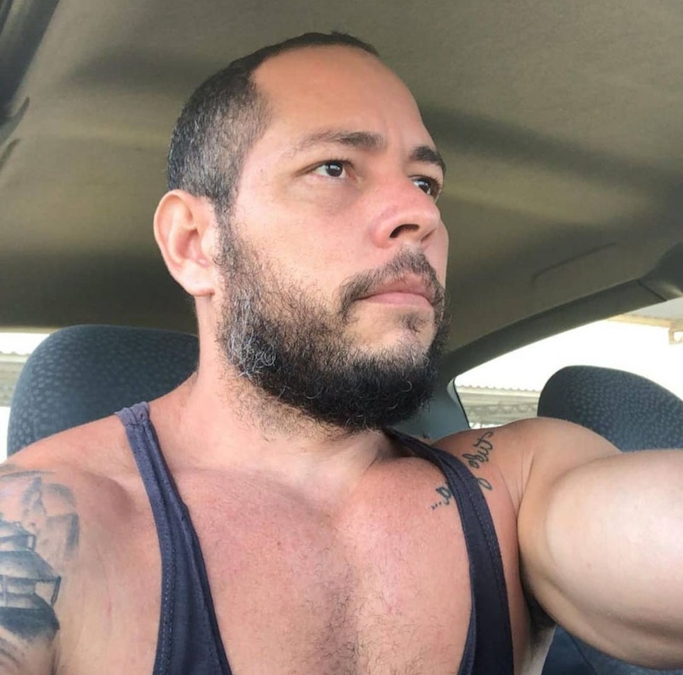 Fabr&iacute;cio Allison de Queiroz morreu ap&oacute;s carro bater de frente com cavalos na BR-304, em Mossor&oacute; &mdash; Foto: Redes sociais