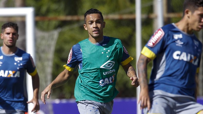 Rafinha espera deixar Z-4, mas aponta pontos de atenção para o Cruzeiro