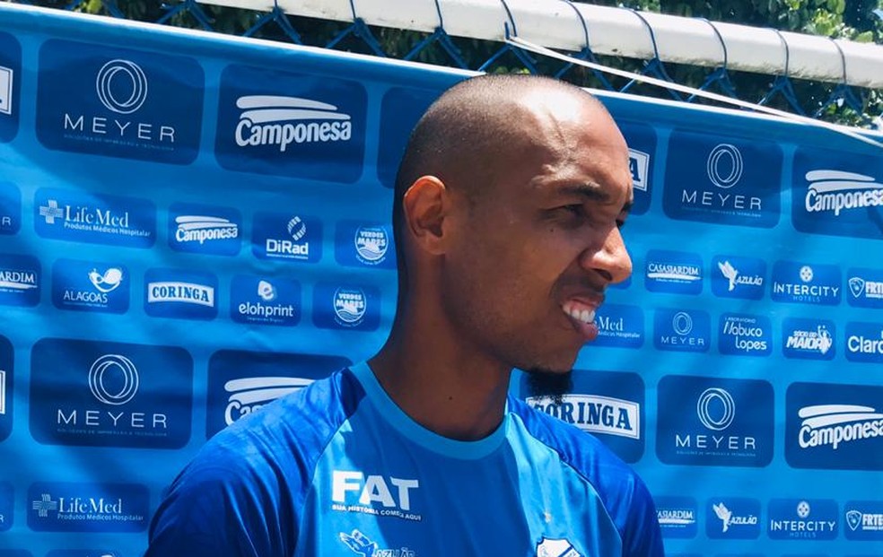 Alan Costa deve voltar ao time contra o Bahia — Foto: Viviane Leão/GloboEsporte.com