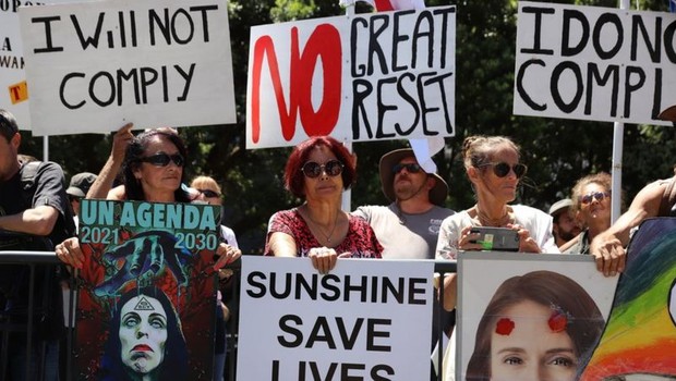 BBC- Ativistas anti-lockdown se manifestam contra o Great Reset e a ONU na Nova Zelândia (Foto: Getty Images via BBC)