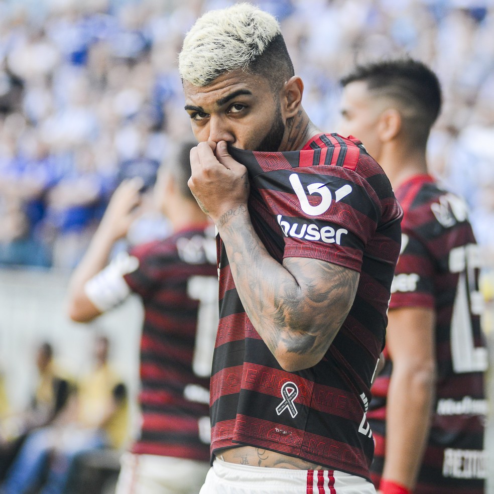 Gabigol marcou, de pênalti, o gol que abriu o placar na Arena do Grêmio — Foto: Vinícius Costa/BP Filmes