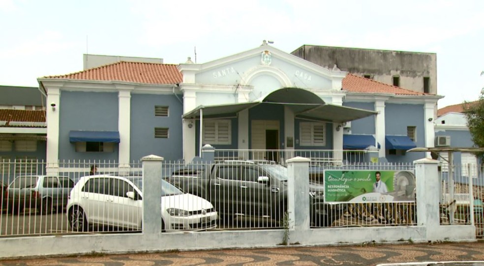 Santa Casa de Leme (SP) tamb&eacute;m passar&aacute; por desinfec&ccedil;&atilde;o, assim como as unidades de sa&uacute;de do munic&iacute;pio &mdash; Foto: Felipe Lazzarotto/EPTV