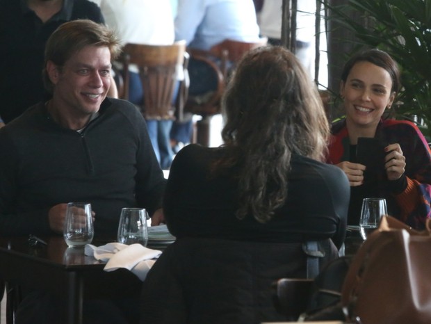 Fabio Assunção e Débora Falabella almoçam com amigos no Rio de Janeiro (Foto: AgNews/Edson Aipim)