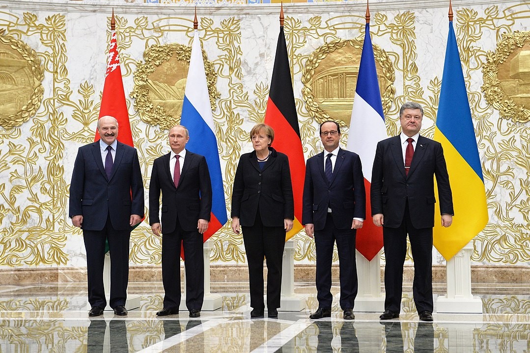 Líderes dos países negociantes e de Belarus reunidos em Minsk no ano de 2015 (Foto: Kremlin.ru)