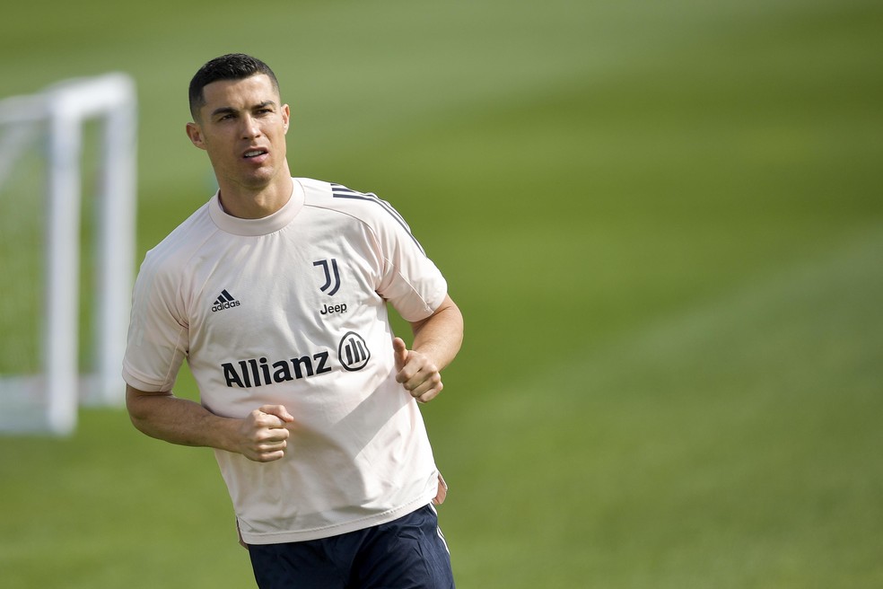 Cristiano Ronaldo, em treino na Juventus na sexta, dia 12 — Foto: Daniele Badolato/Juventus FC via Getty Images