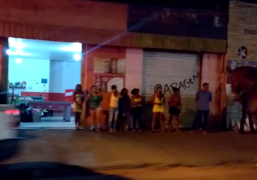 Polícia faz operação em bares e comércios de Itapetininga (Foto: Paola Patriarca/G1)