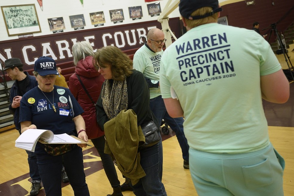 Imagem de um ginásio onde eleitores do Iowa escolheram o candidato do Partido Democrata, em 3 de fevereiro de 2020 — Foto: Jim Watson / AFP