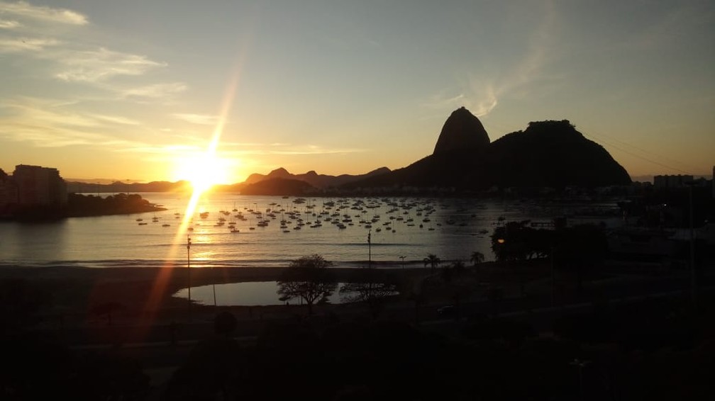 A temperatura máxima deve chegar aos 28ºC no Rio neste domingo (21) — Foto: Cristina Boeckel/ G1