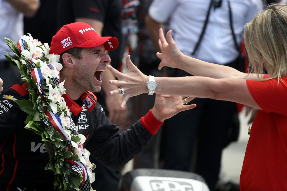 Indy 500 - Will Power comemora com a esposa a vitÃ³ria pela equipe Penske nas 500 Milhas de IndianÃ¡polis 2018  (Foto: Chris Graythen/Getty Images)