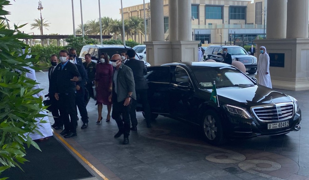 Jair Bolsonaro e primeira-dama Michelle chegam a hotel de luxo em Dubai, nos Emirados Árabes Unidos — Foto: Guilherme Mazui/g1