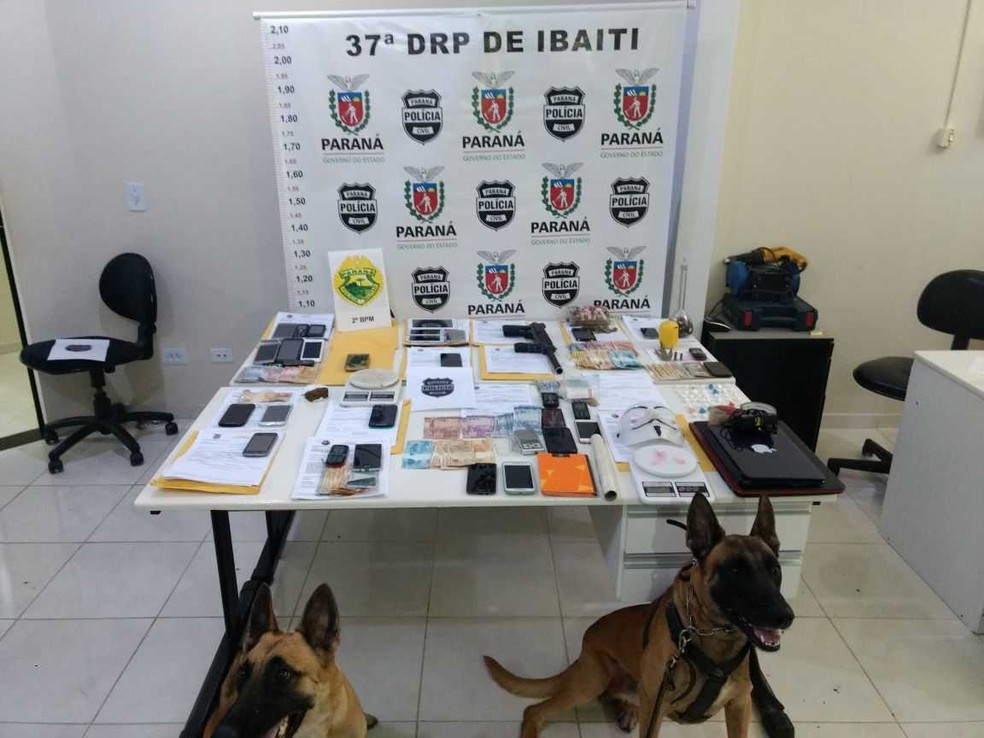 Polícia apreendeu dinheiro e celulares (Foto: Divulgação/ Polícia Civil)