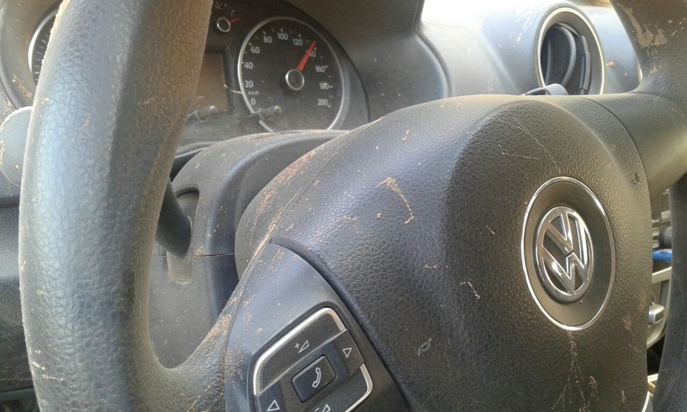 VelocÃ­metro do veÃ­culo onde a famÃ­lia estava travou em 140 km/h (Foto: PolÃ­cia Militar de MT)