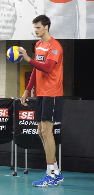 Quem é o jogador de vôlei mais alto do mundo? /