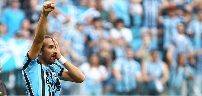 Na história: Barcos embala e vira o maior artilheiro estrangeiro do Grêmio