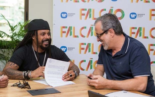 Marcelo Falcão, do O Rappa, assina contrato da carreira solo