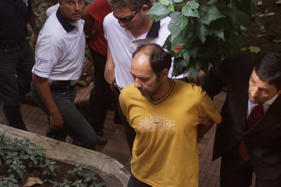 O chileno Mauricio Norambuena sendo preso após sequestro do publicitário Washington Olivetto — Foto: Paulo Cesar Bravos
