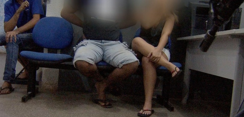 Casal e três adolescentes foram encaminhados à Central de Flagrantes — Foto: TVCA/Reprodução