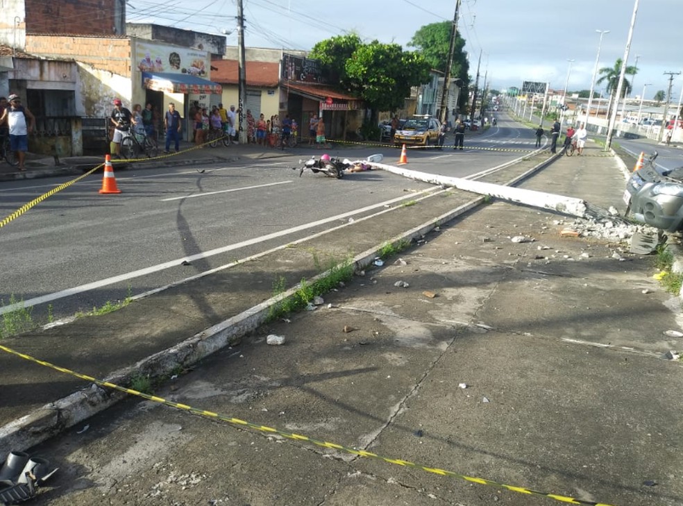 Acidente foi registrado na Avenida Godofredo Maciel, no Bairro Maraponga, em Fortaleza. â Foto: Ricardo Mota/TV DiÃ¡rio