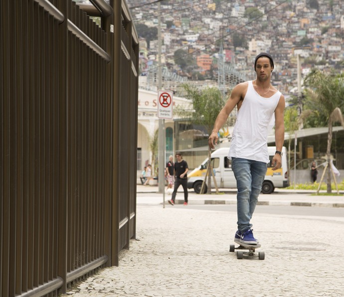 Pablo anda de skate na rua diariamente (Foto: Thiago Fontolan/Gshow)