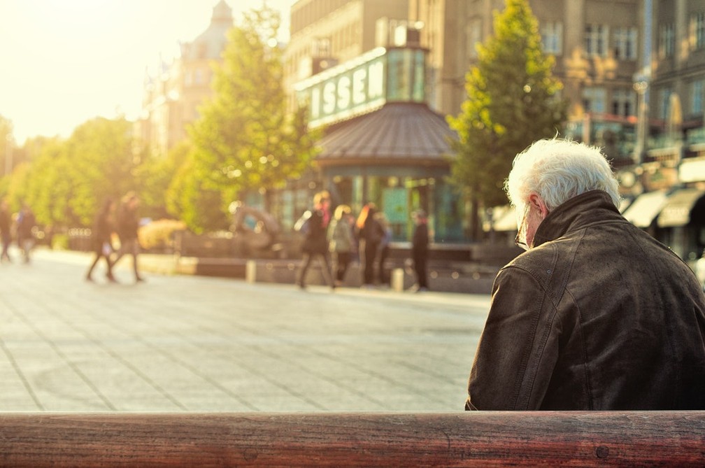 Os idosos não fazem parte da parcela da população que mais se identifica como solitária. — Foto: Unsplash