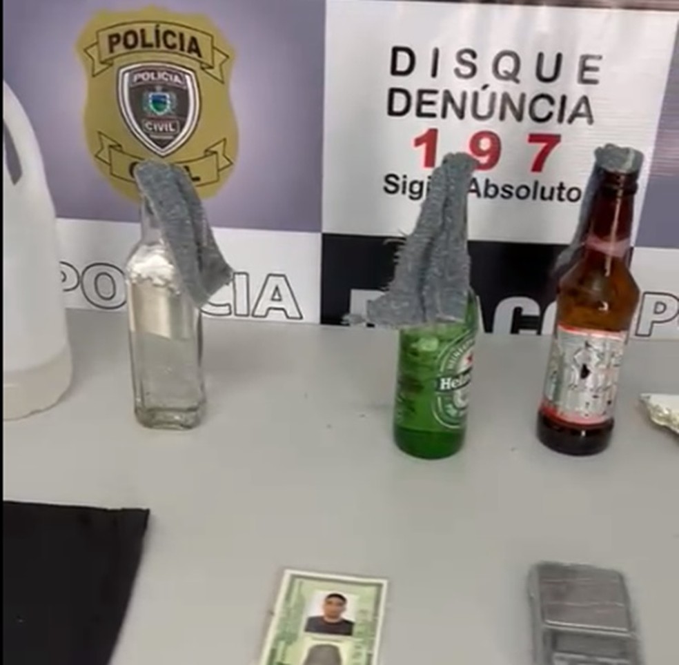 Coquetéis Molotov encontrados com suspeito preso em Campina Grande — Foto: Divulgação/Polícia Civil