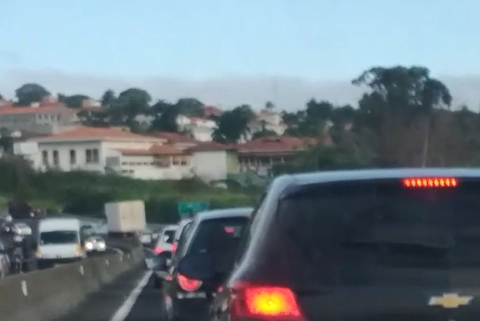 Trânsito ficou lento no trecho urbano da rodovia em Marília — Foto: José Aparecido/ Arquivo pessoal 