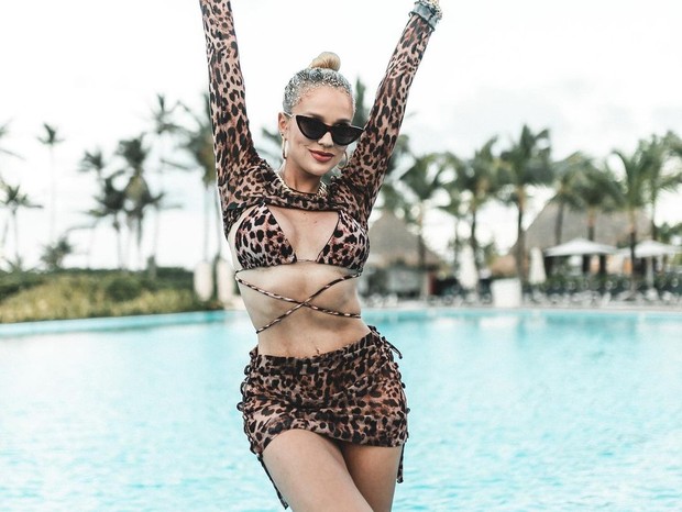 Gabi Lopes abre álbum de fotos em sua pool party de aniversário em Punta Cana (Foto: Reprodução/Instagram)