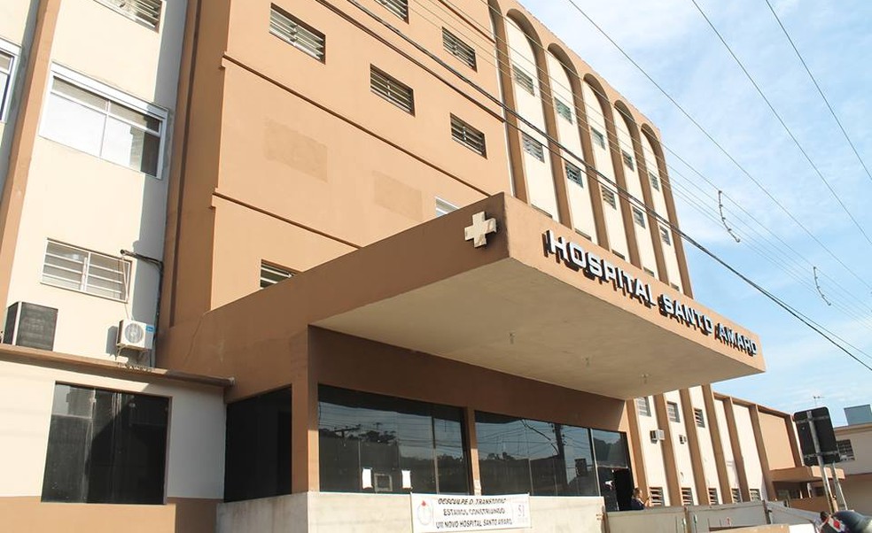 Suspeito foi socorrido at&eacute; o Hospital Santo Amaro, mas n&atilde;o resistiu aos ferimentos &mdash; Foto: Pedro Rezende/Prefeitura Municipal de Guaruj&aacute;