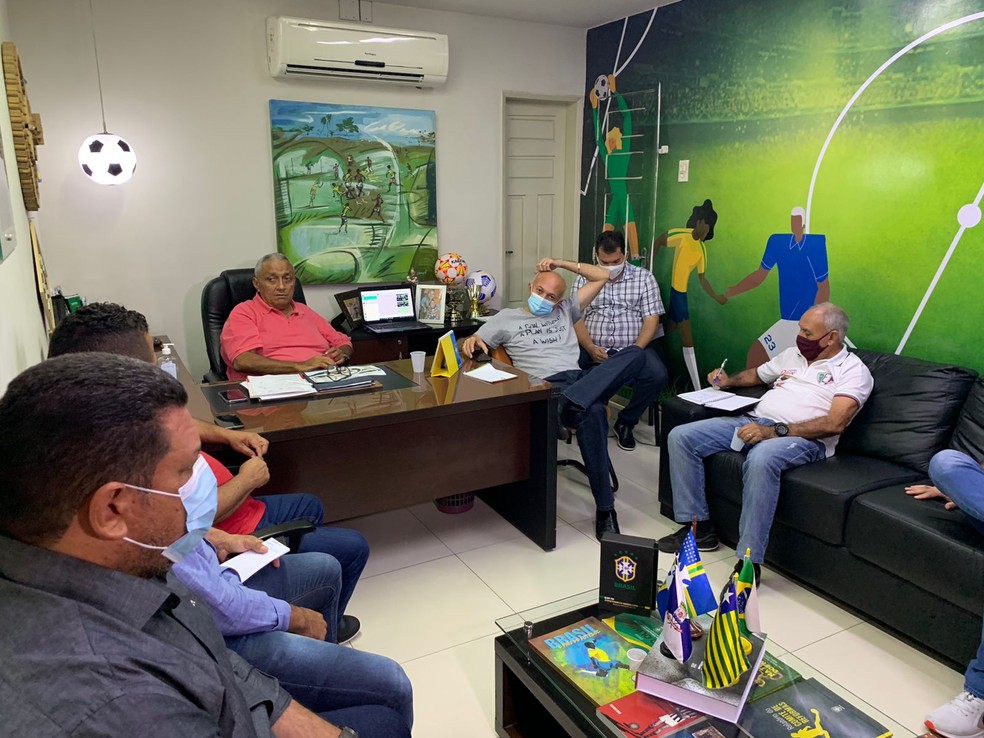 Arbitral reunião dos clubes do Campeonato Piauiense — Foto: Julio Costa 